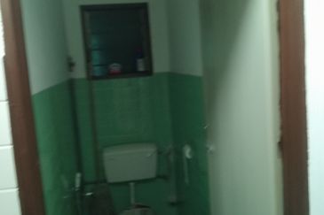 Freehold 2 storey terrace house, near Ong Kim Wee