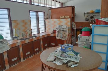 Freehold 2 storey terrace house, near Ong Kim Wee