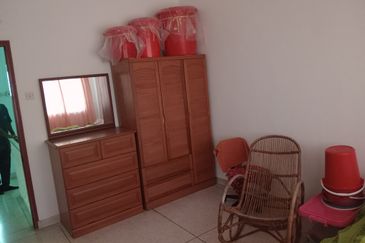 Freehold 2 storey terrace house, near Ong Kim Wee