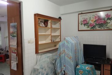 Freehold 2 storey terrace house, near Ong Kim Wee