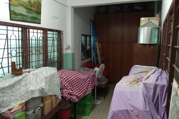 Freehold 2 storey terrace house, near Ong Kim Wee