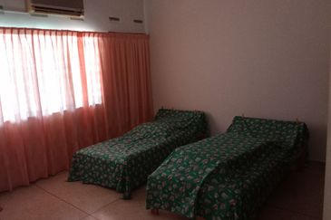 Freehold 2 storey terrace house, near Ong Kim Wee