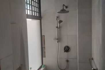 2 Storey Bangalow In Kampung Lapan