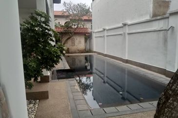 2 Storey Bangalow In Kampung Lapan