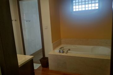 2 Storey Bangalow In Kampung Lapan