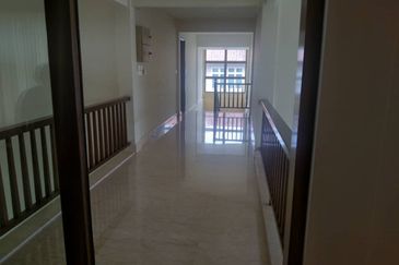 2 Storey Bangalow In Kampung Lapan