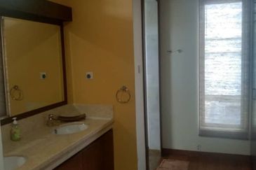 2 Storey Bangalow In Kampung Lapan