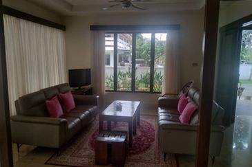 2 Storey Bangalow In Kampung Lapan