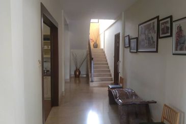 2 Storey Bangalow In Kampung Lapan