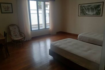 2 Storey Bangalow In Kampung Lapan