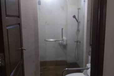 2 Storey Bangalow In Kampung Lapan