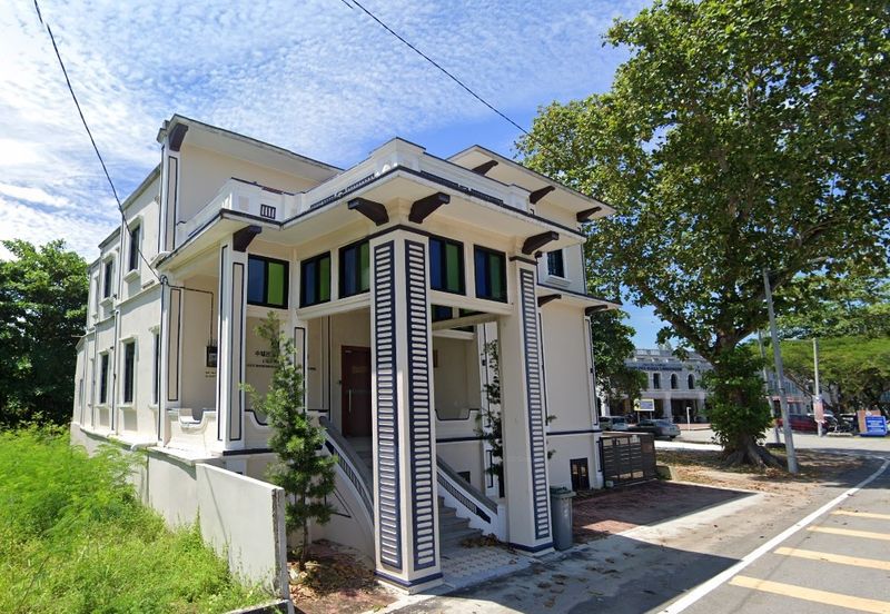 Spacious 3 storey commercial Building  with prime features @ Jalan Limbongan, Melaka