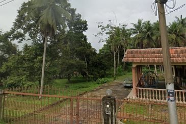 A Freehold 2-Acre Agri Land with Detached 4-Bedroom House in Batu Anam, Segamat