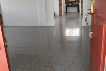 Spacious 3 storey commercial Building  with prime features @ Jalan Limbongan, Melaka