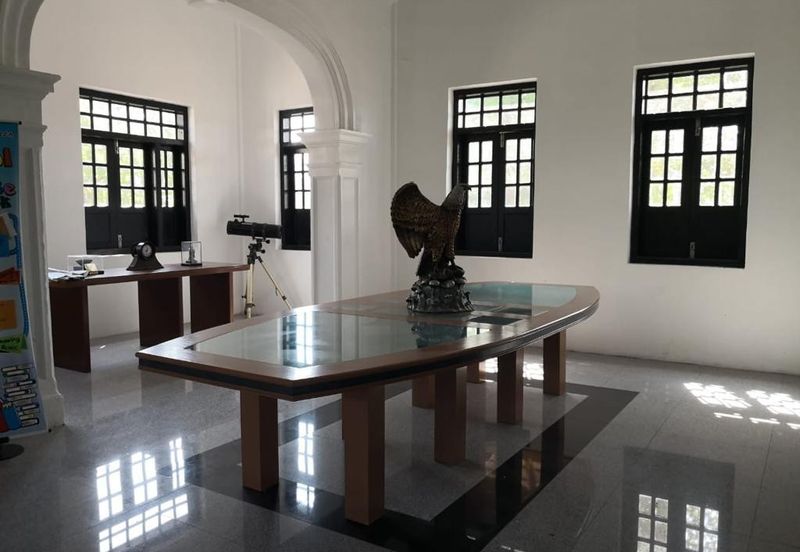 Spacious 3 storey commercial Building  with prime features @ Jalan Limbongan, Melaka