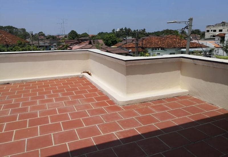 Spacious 3 storey commercial Building  with prime features @ Jalan Limbongan, Melaka