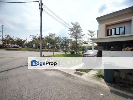 Upper Unit Townhouse Corner Lot Kesuma Villa Semenyih, Selangor, Semenyih