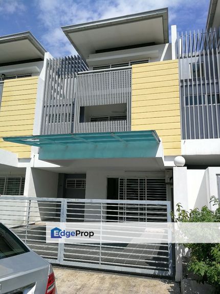 Partial Furnished 3 Storey Superlink Taman Nadayu 92 Kajang, Selangor, Kajang