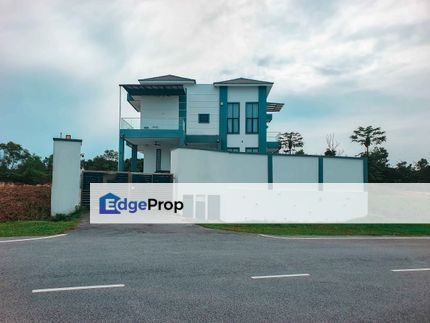Double Storey Bungalow Nilai Spring Villas Lovated on top hill, Negeri Sembilan, Nilai