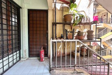 Blok E Flat Desa Pandan KL