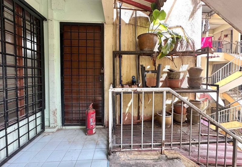 Blok E Flat Desa Pandan KL