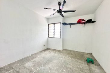 Blok E Flat Desa Pandan KL