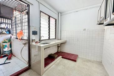 Blok E Flat Desa Pandan KL