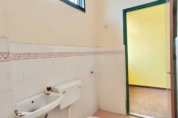 Taman Seroja, Bandar Baru Salak Tinggi