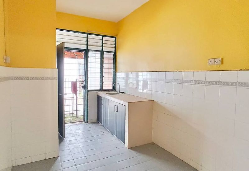 Taman Seroja, Bandar Baru Salak Tinggi