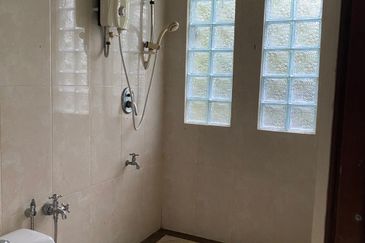 Jalan Bukit Cherakah