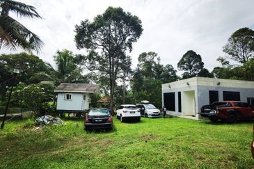 Jalan Bukit Cherakah