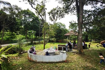 Jalan Bukit Cherakah