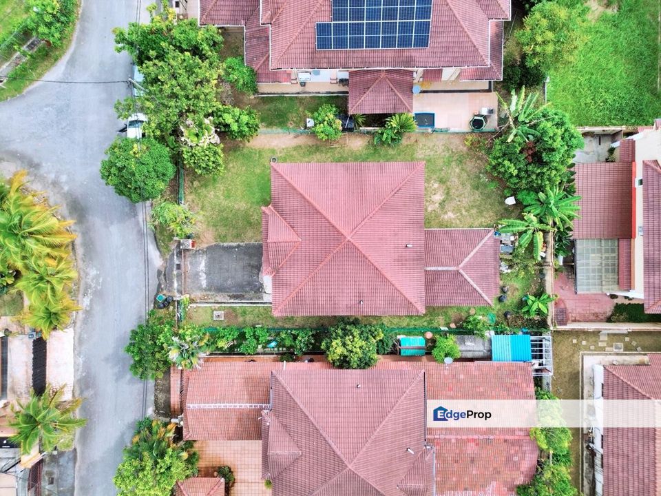 Laman Dahlia Nilai Impian Huge Land 2 Storey Bungalow, Negeri Sembilan, Nilai