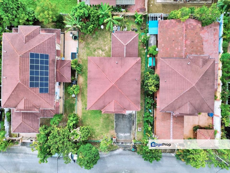 Laman Dahlia Nilai Impian Huge Land 2 Storey Bungalow, Negeri Sembilan, Nilai