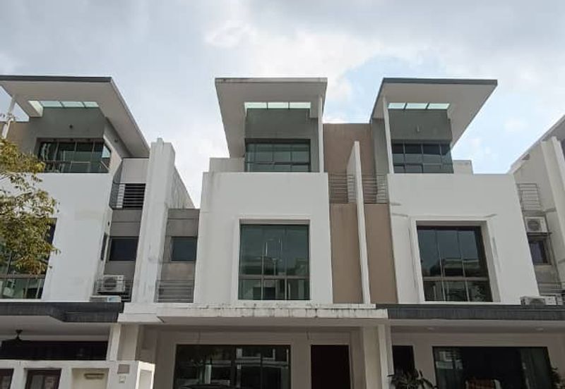 Lake Point Residence