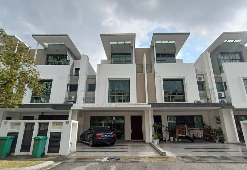 Lake Point Residence