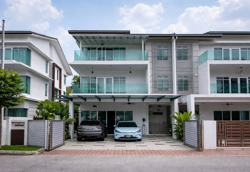 Puncak Saujana
