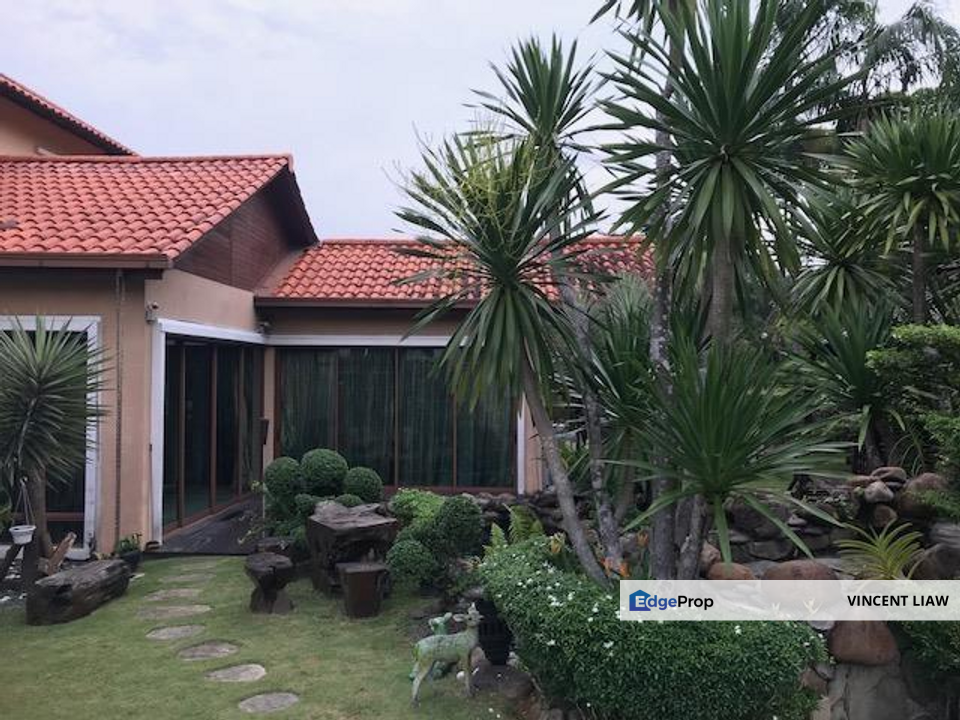 End Lot Semi-D with 8,600 sqft Huge Land, Selangor, Saujana 