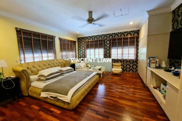 2 Storey Bungalow with Pool & 8,606 sqft Huge Land
