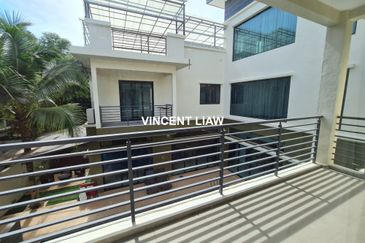 3 Storey Modern Bungalow with Pool