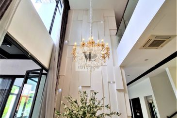 3 Storey Modern Bungalow | Comes with Lift & Pool