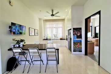 3 Storey Modern Bungalow | Comes with Lift & Pool