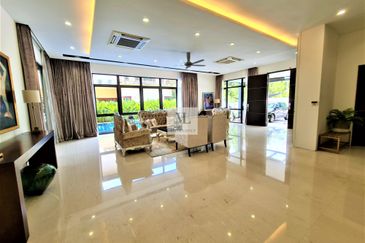 3 Storey Modern Bungalow | Comes with Lift & Pool