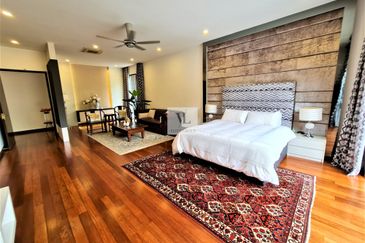 3 Storey Modern Bungalow | Comes with Lift & Pool