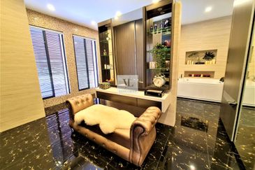 3 Storey Modern Bungalow | Comes with Lift & Pool