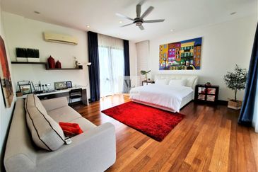 3 Storey Modern Bungalow | Comes with Lift & Pool