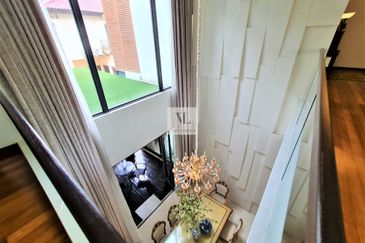 3 Storey Modern Bungalow | Comes with Lift & Pool