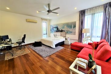 3 Storey Modern Bungalow | Comes with Lift & Pool