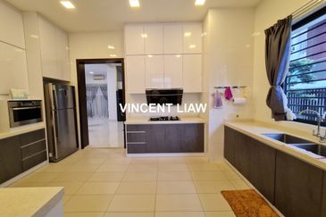 3 Storey Modern Design Bungalow With Pool