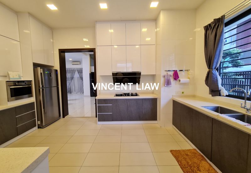 3 Storey Modern Design Bungalow With Pool